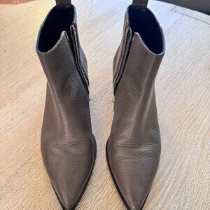 Everlane ‘The Boss Boots’